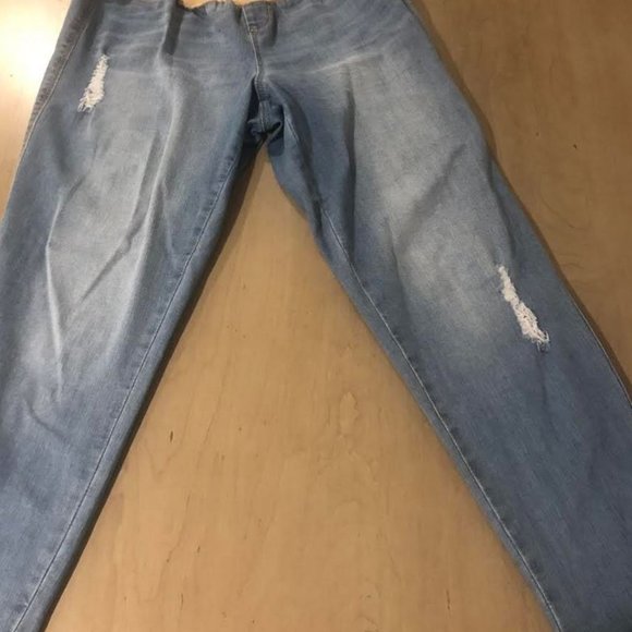 1822 Denim Maternity Light Wash Distressed Skinny jean - Picture 4 of 4